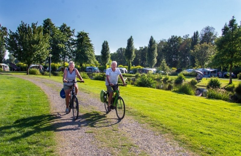 4 eindeloos fietsen bij camping de drie provincien
