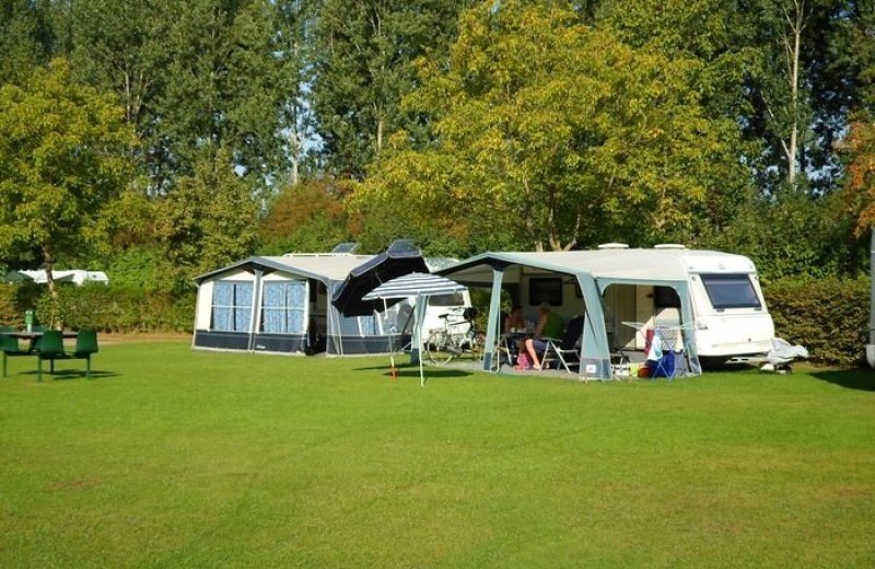 Autofreier Komfortplatz mit eigenen sanitären Anlagen