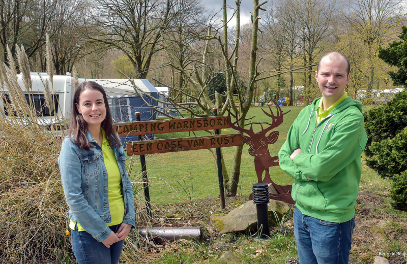 Hier treffen sich Freunde mit der Spülbürste in der Hand