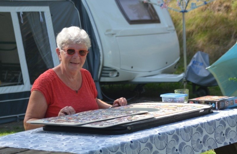 Puzzeln am Südginkel, Jeanne genießt es