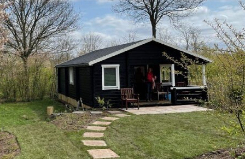 Luxe blokhut met eigen sanitairLuxuriöse Blockhütte mit eigenem Sanitar