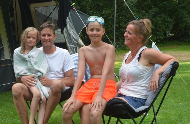 'Wow, pass auf! Ein Hai im Pool!'