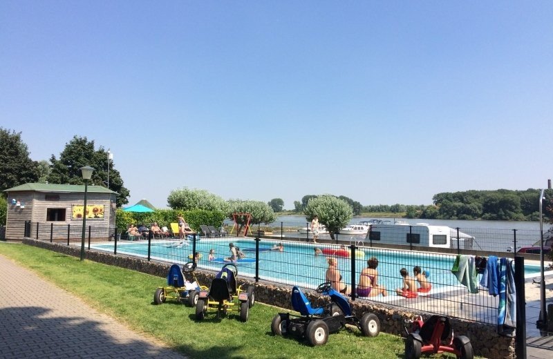 Zwembad camping waalstrand